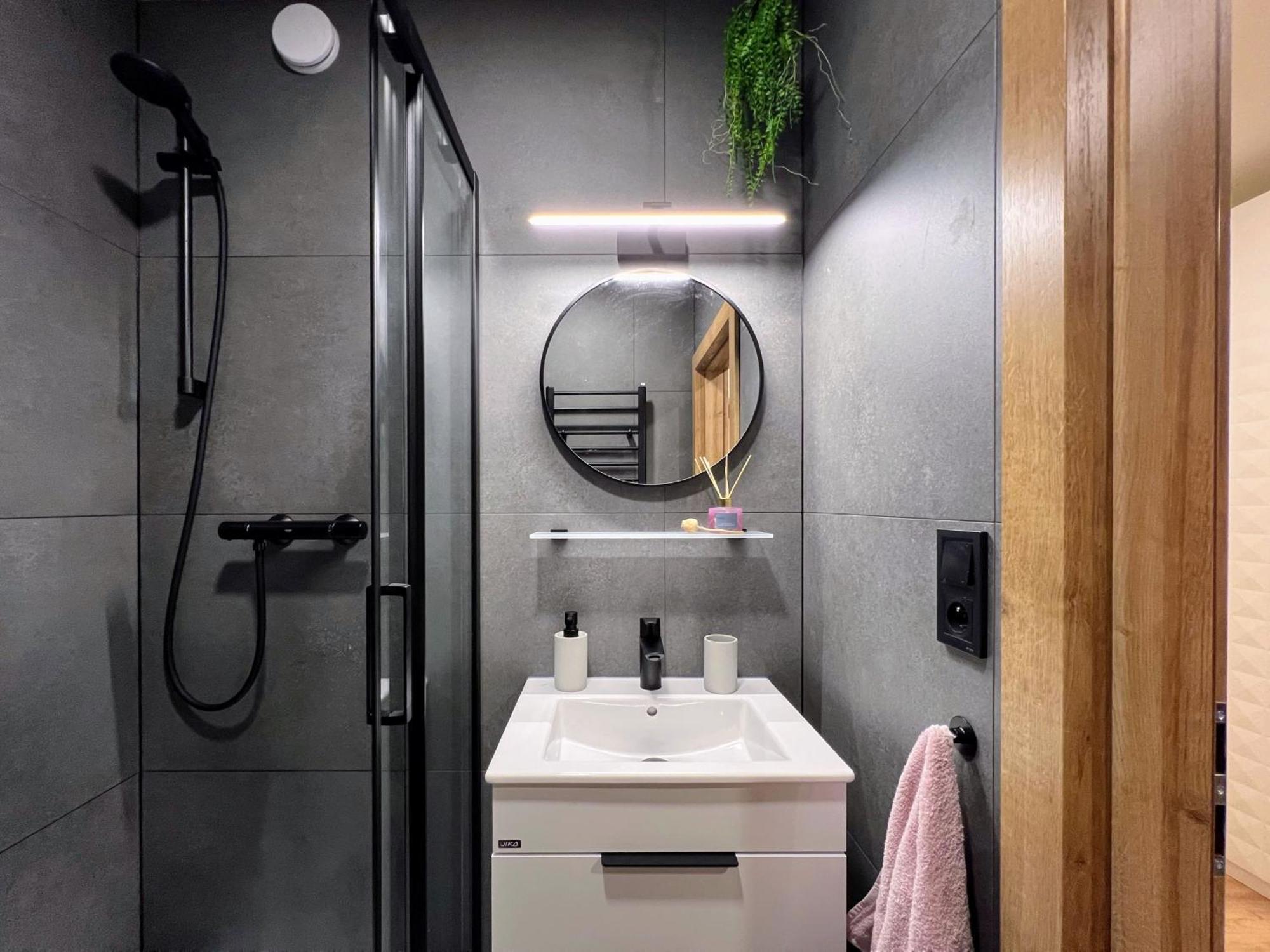 Lejlighed Jana's Wow Apt, 3 Room, Free Parking, 15'airpt, 25'city Prag