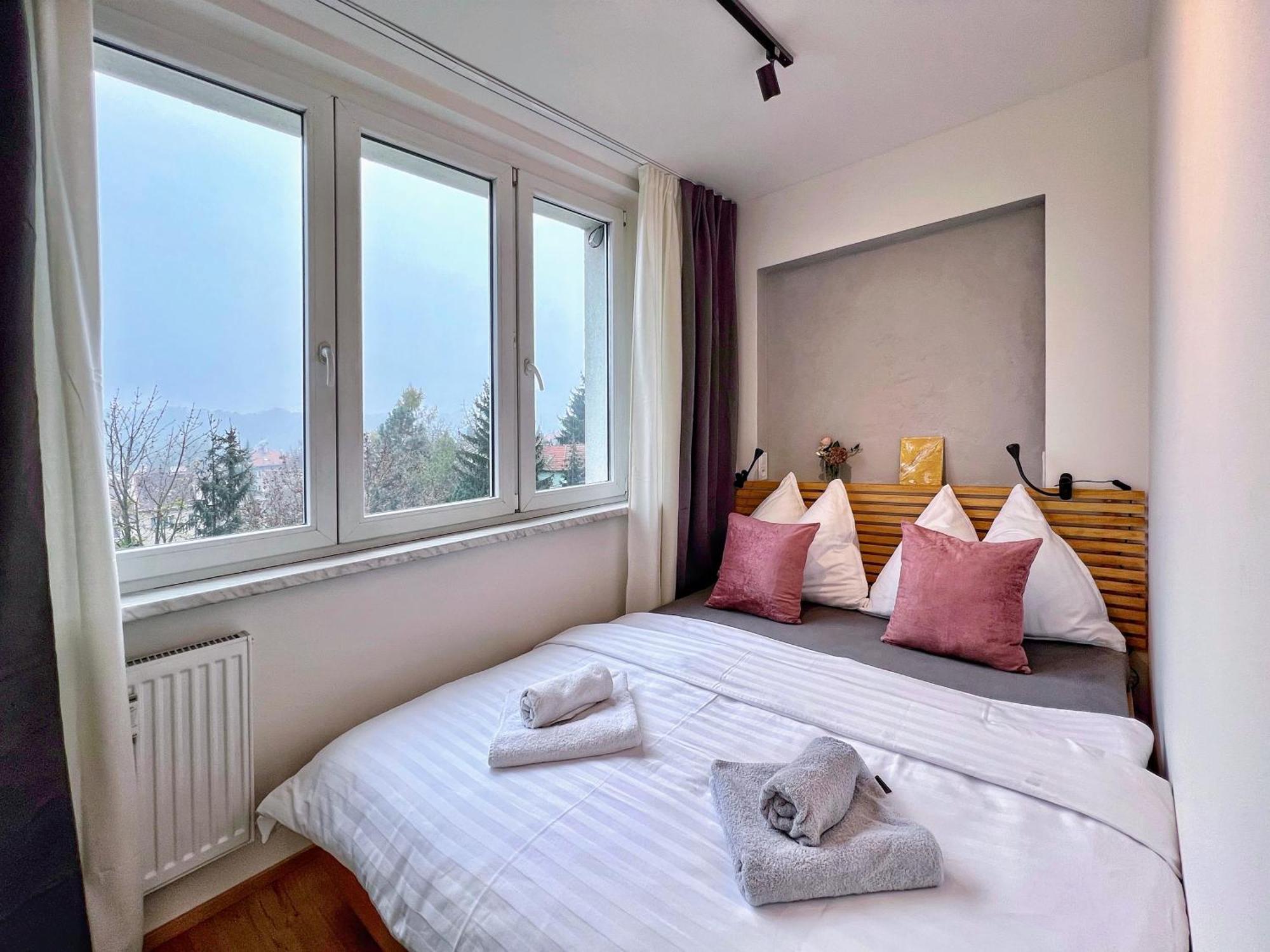 Jana's Wow Apt, 3 Room, Free Parking, 15'airpt, 25'city Lejlighed