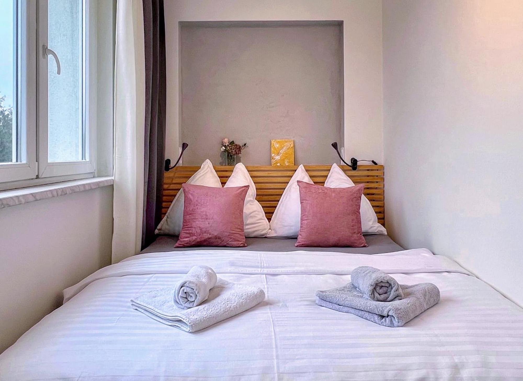 Lejlighed Jana's Wow Apt, 3 Room, Free Parking, 15'airpt, 25'city