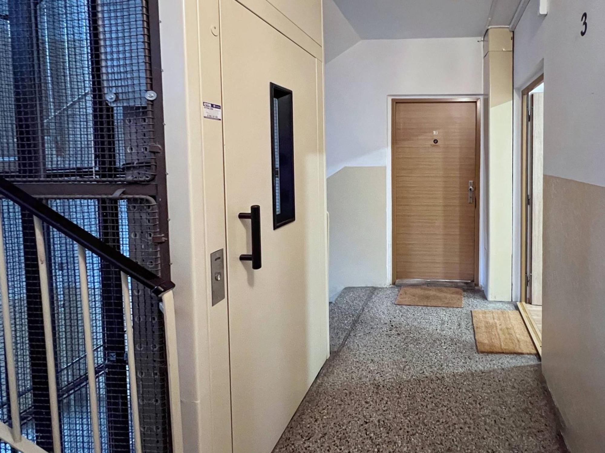 Jana's Wow Apt, 3 Room, Free Parking, 15'airpt, 25'city *