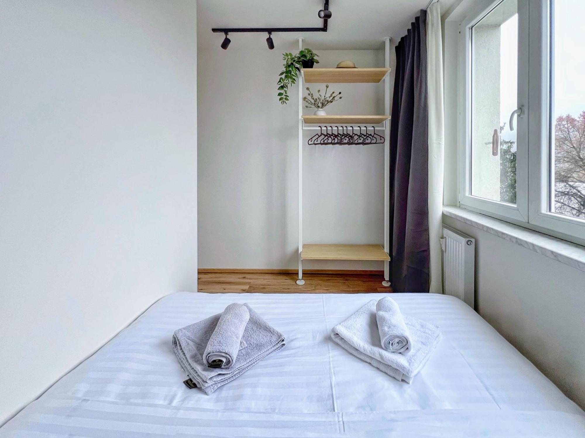 Jana's Wow Apt, 3 Room, Free Parking, 15'airpt, 25'city Prag